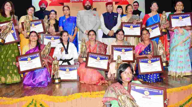 तिलू रौतेली की जयन्ती पर 12 महिलाओं को प्रदान किया गया तिलू रौतेली पुरस्कार,जानिए क्या रही है तिलू रौतेली की वीरगाथा