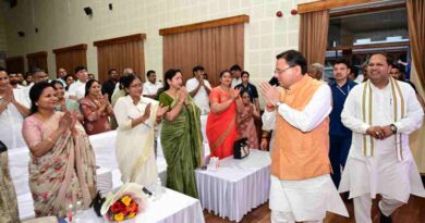 सीएम धामी ने की घोषणा,हाई -टेक हैयर सैलून और पार्लर स्थापित करने हेतु महिला एवं पुरुषों को प्रशिक्षण देगी सरकार