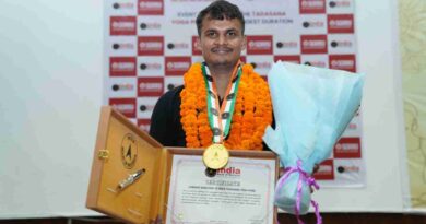 एसजीआरआर विश्वविद्यालय के योग छात्र उत्तम अग्रहरि ने ताड़ासन का बनाया राष्ट्रीय रिकार्ड,3 घण्टे 3 मिनट ताड़ासन की एक ही मुद्रा में लगातार खड़े रहकर हासिल की उपलब्धि