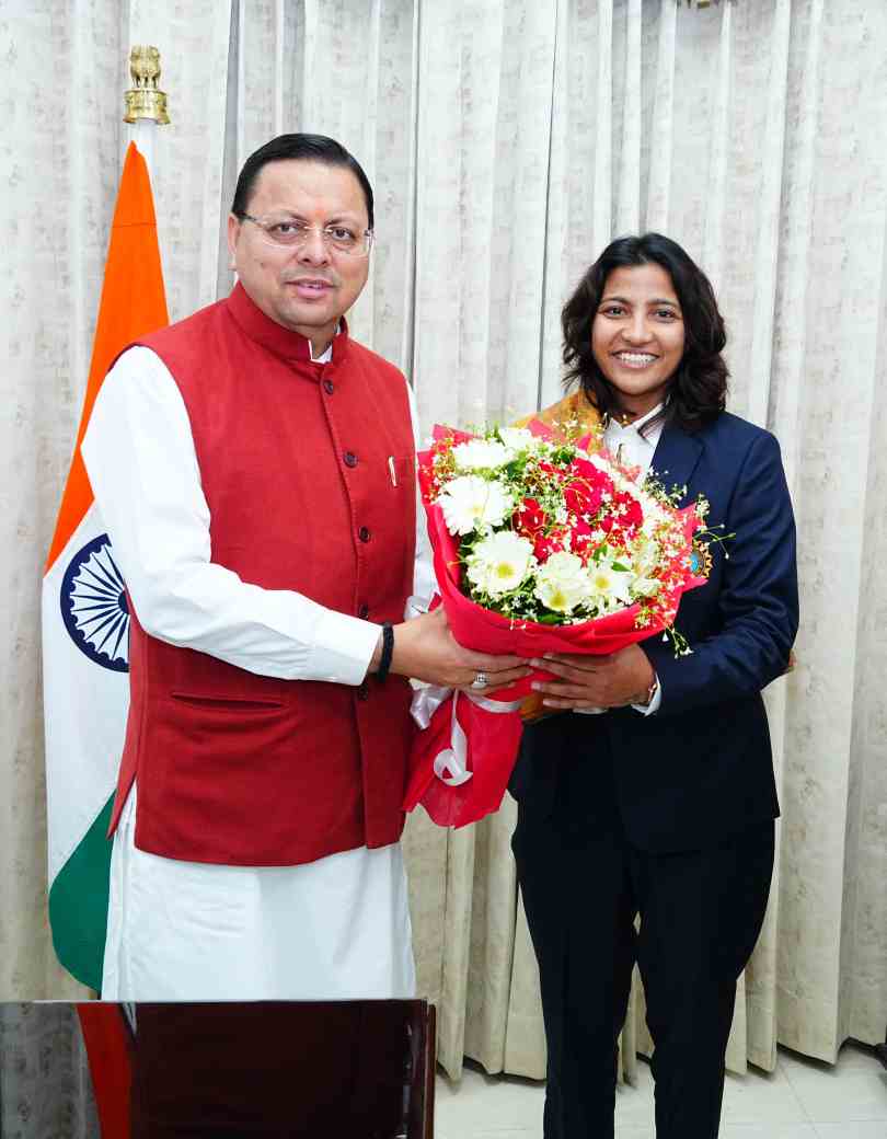 महिला विश्व कप विजेता क्रिकेटर स्नेह राणा ने की सीएम धामी से मुलाकात,मुख्यमंत्री  ने स्नेह राणा को दी बधाई और उज्ज्वल भविष्य के लिए दी ...