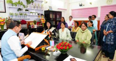 CM धामी से मिला आंगनबाड़ी कार्यकत्रियों का प्रतिनिधि मंडल,सीएम धामी के आश्वासन पर हड़ताल स्थगित