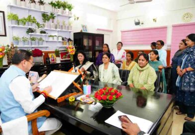 CM धामी से मिला आंगनबाड़ी कार्यकत्रियों का प्रतिनिधि मंडल,सीएम धामी के आश्वासन पर हड़ताल स्थगित