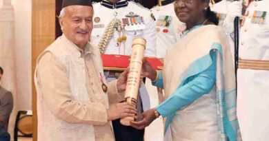 भगत सिंह कोश्यारी पद्मभूषण से हुए सम्मानित,राष्ट्रपति द्रौपदी मुर्मू के हाथों मिला सम्मान