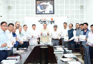 CM धामी ने ‘सौर जागरूकता स्मारिका पुस्तिका’ का किया विमोचन