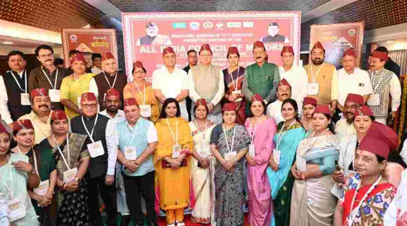 अखिल भारतीय महापौर परिषद की बैठक में शामिल हुए CM धामी,कई योजनाओं का किया लोकार्पण और शिलान्यास