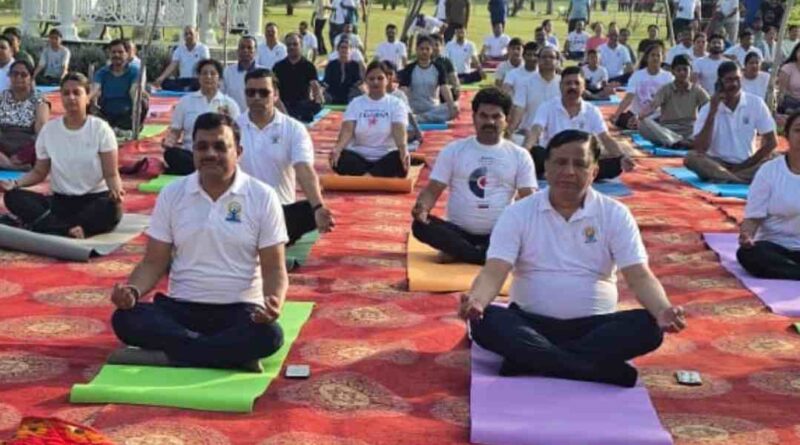 सिटी फॉरेस्ट पार्क में अंतरराष्ट्रीय योग दिवस पर जुटे 1000 से अधिक लोग, योग-प्राणायाम के साथ स्वस्थ उत्तराखंड का लिया संकल्प