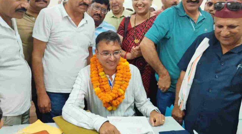राजकीय शिक्षक संगठन के चुनाव में 33 शिक्षकों ने कराया नामांकन,कई माइनों में इस बार का चुनाव होने जा रहा है खास राजकीय शिक्षक संगठन के चुनाव में 33 शिक्षकों ने कराया नामांकन,कई माइनों में इस बार का चुनाव होने जा रहा है खास