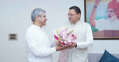 मुख्यमंत्री ने केंद्रीय रेल मंत्री से रेल परियोजनाओं एवं कनेक्टिविटी पर विस्तार से की चर्चा,केन्द्रीय रेल मंत्री ने दिया प्रस्तावों पर आवश्यक कार्यवाही किये जाने का आश्वासन