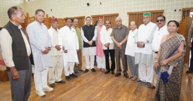 CM धामी से मिलने पहुंचे कई पूर्व विधायक,मुख्यमंत्री को दी शुभकामनाएं
