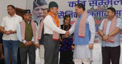 CM धामी ने विजय कारगिल दिवस पर वीर सैनिकों,पूर्व सैनिकों और वीरांगनाओं को किया सम्मानित