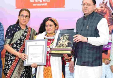 मुख्यमंत्री ने तीलू रौतेली एवं आंगनबाड़ी कार्यकत्री पुरस्कार से मातृशक्ति को किया सम्मानित,13 महिलाओं को तीलू रौतेली पुरस्कार और 35 आंगनबाड़ी कार्यकर्त्रियों को मिला सम्मान
