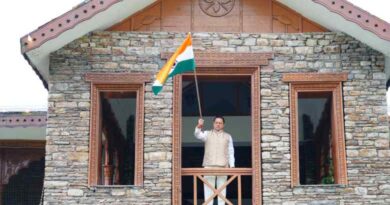मुख्यमंत्री धामी ने मुख्यमंत्री आवास पर तिरंगा लगाकर दिया ‘हर घर तिरंगा’ का संदेश,हर नागरिक राष्ट्रध्वज के सम्मान और राष्ट्रभक्ति की भावना के साथ अभियान में सहभागिता करे : मुख्यमंत्री