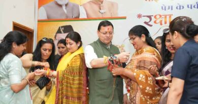 CM धामी को प्रदेशभर से आई बहनों ने बांधा रक्षा सूत्र,मुख्यमंत्री ने बहनों का जताया आभार,रक्षा बन्धन की दी शुभकामनाएं