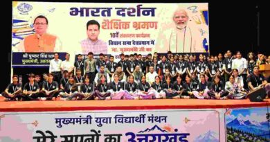 देवप्रयाग विधानसभा के मेधावी विद्यार्थी 16 सितंबर से जाएंगे भारत दर्शन पर,सीएम धामी से आज छात्रों ने की मुलाकात