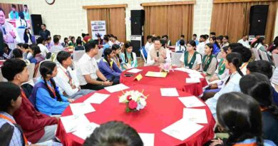 छात्रा के सवाल पर सीएम धामी का बड़ा ऐलान,10वीं-12वीं के विद्यार्थियों को टैब के लिए मिलेगी धनराशि