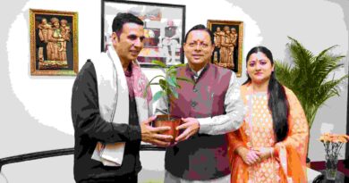 CM धामी से मिले अक्षय कुमार,उत्तराखंड फ़िल्म नीति पर भी हुई चर्चा