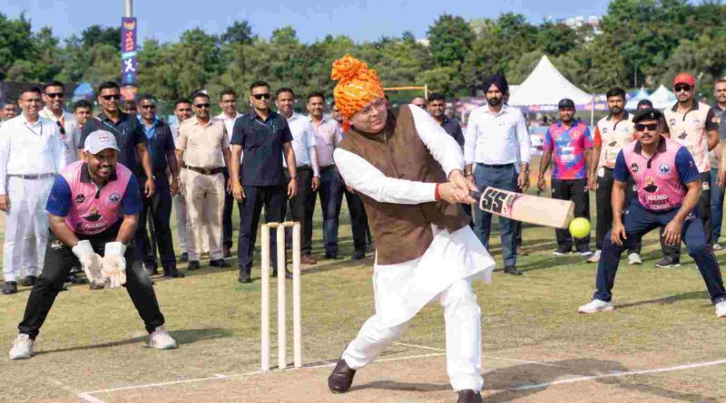 क्रिकेट के मैदान में CM धामी ने लगाए शानदार शॉर्ट्स,युवाओं को दिया खास सन्देश